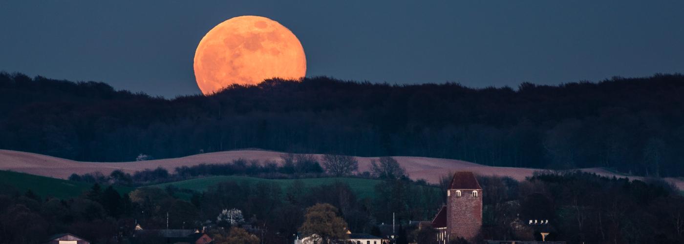 Moonrise over Magleby, Møn