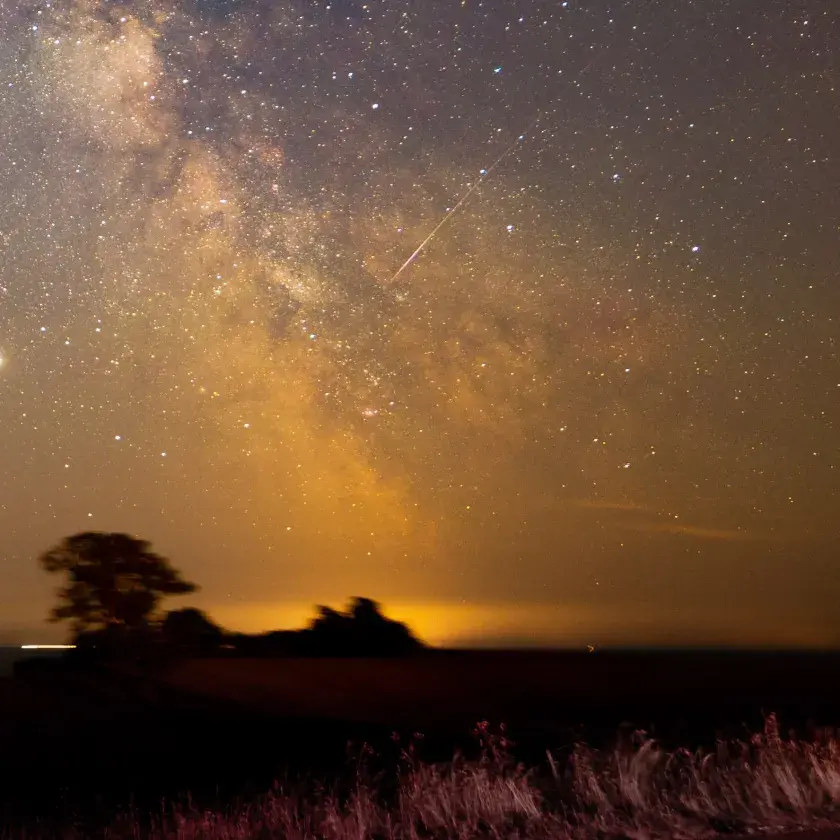 Perseid meteor i Mælkevejen
