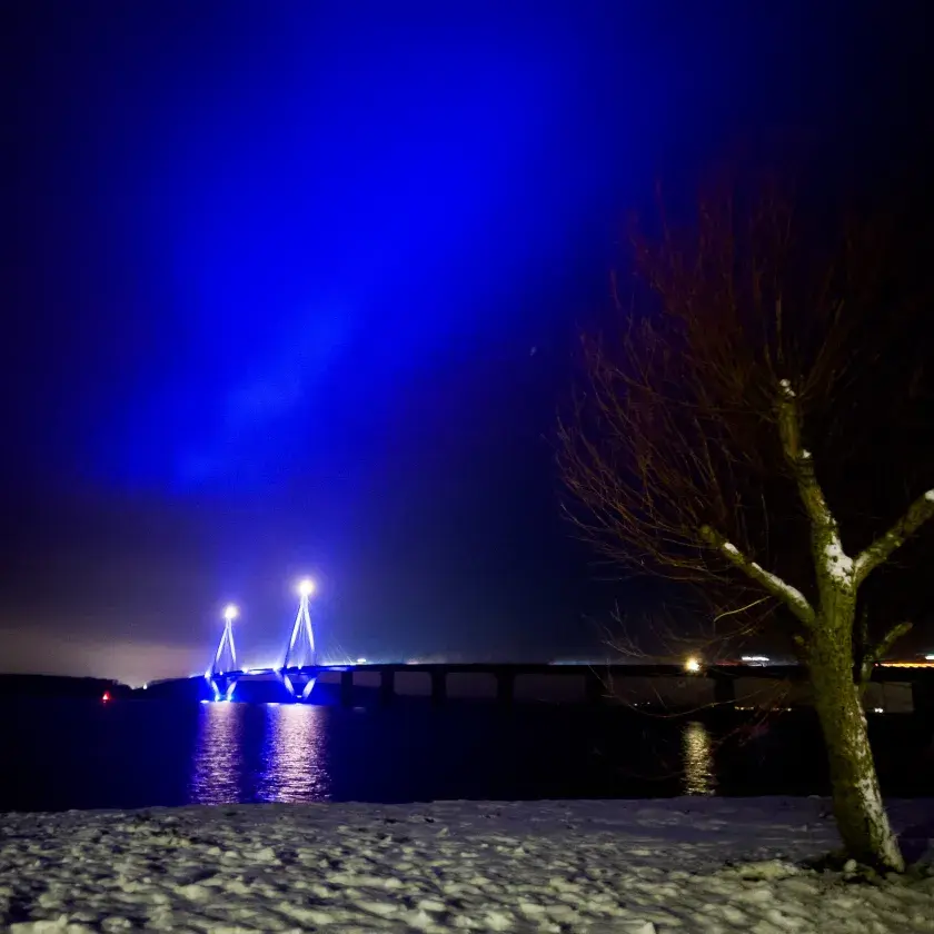 Farøbroen oplyser hele himlen