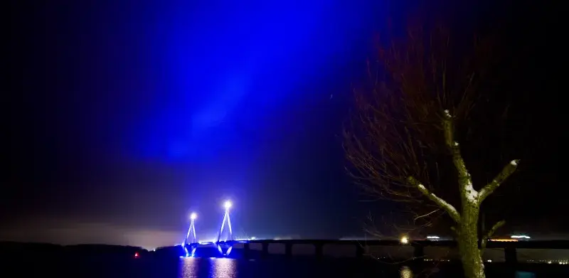 Farøbroen oplyser hele himlen