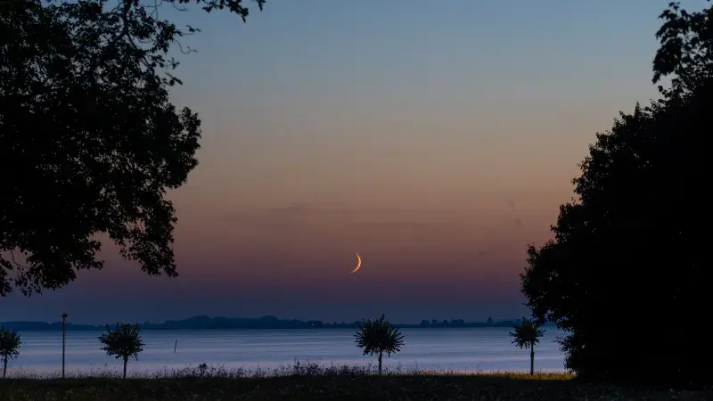 Moon setting two days after New Moon